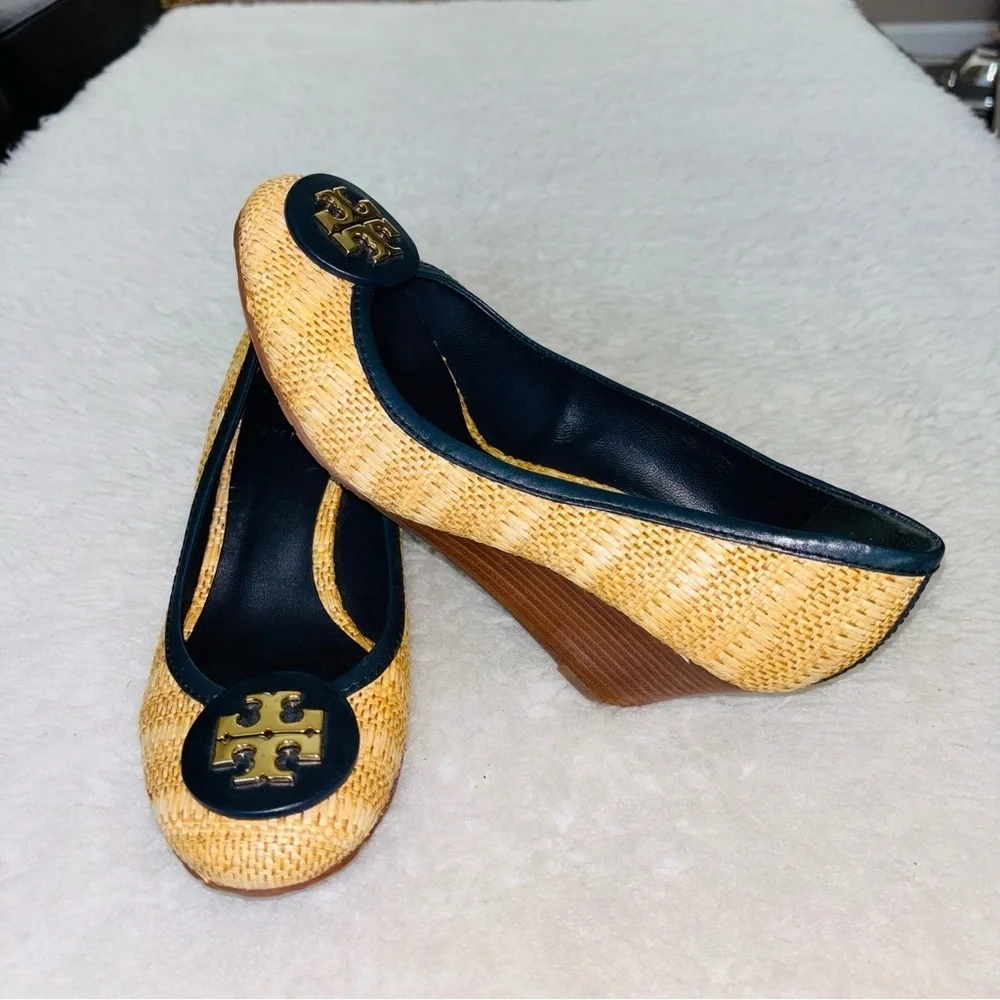 Tory Burch Tan Wicker and Black leather Wedge Heels Shoes size 7.5 M